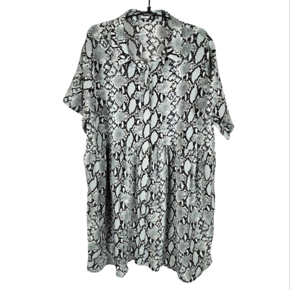 Missguided + Dresses & Skirts - Missguided Plus Snake Print V-Neck  Short Sleeve Casual Chic Dress Size 14